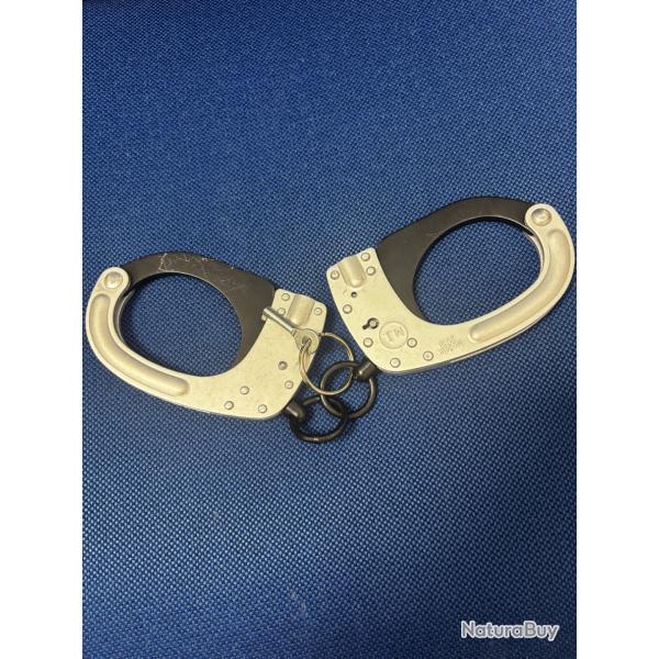 Menottes RIVOLIER double s�curit� bouton poussoir