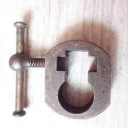 Pousse guidon matricul&eacute; pour fusil 1889 ou 96/11 suisse. Kornschieber