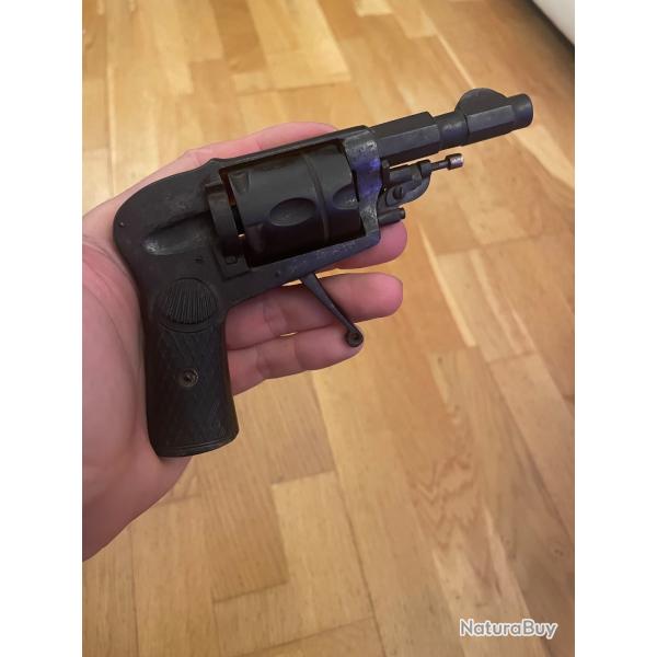 Revolver hammerless 8mm92 cat�gorie D