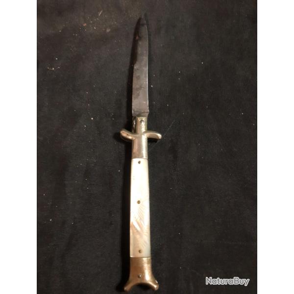 couteau pliant  chatellrault manche en nacre lame avec un peu de jeu