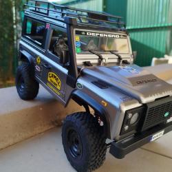 Land rover Defender radiocommand&eacute;