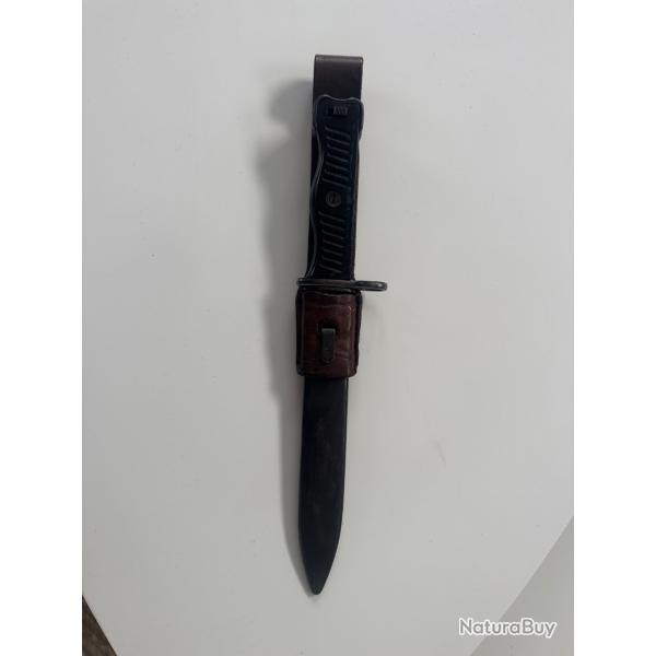 baionnette yougoslave avec �tui d'origine 1956