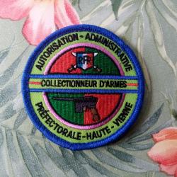 vend &eacute;cusson neuf brod&eacute;