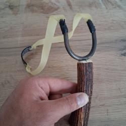 Lance pierre puissant en corne