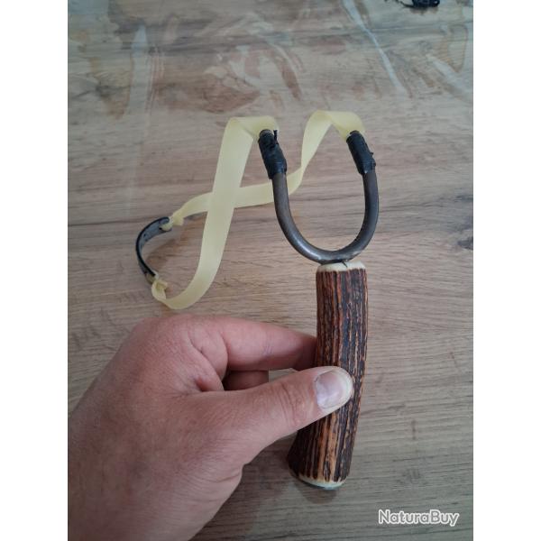 Lance pierre puissant en corne