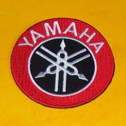TISSU PATCH : SIGLE YAMAHA&nbsp; , DIAMETRE&nbsp;7&nbsp;CM , BON ETAT VOIR PHOTO . POUR TOUT RENSEIGNEMENT ME CONTA