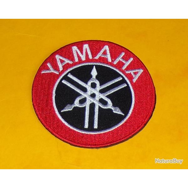 TISSU PATCH : SIGLE YAMAHA� , DIAMETRE�7�CM , BON ETAT VOIR PHOTO . POUR TOUT RENSEIGNEMENT ME CONTA