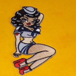 TISSU PATCH : PIN UP DE L' U.S NAVY, HAUTEUR &nbsp;9&nbsp;CM , BON ETAT VOIR PHOTO . POUR TOUT RENSEIGNEMENT M