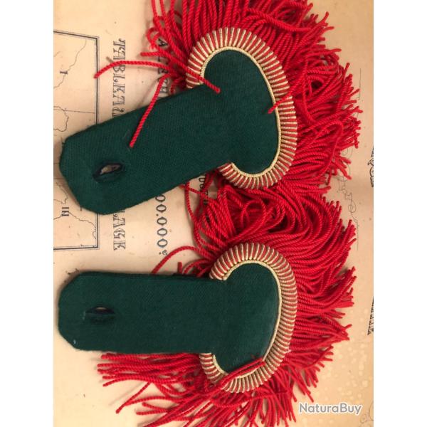 Attributs de parade de la L�gion �trang�re�paulettes et ceinture bleue