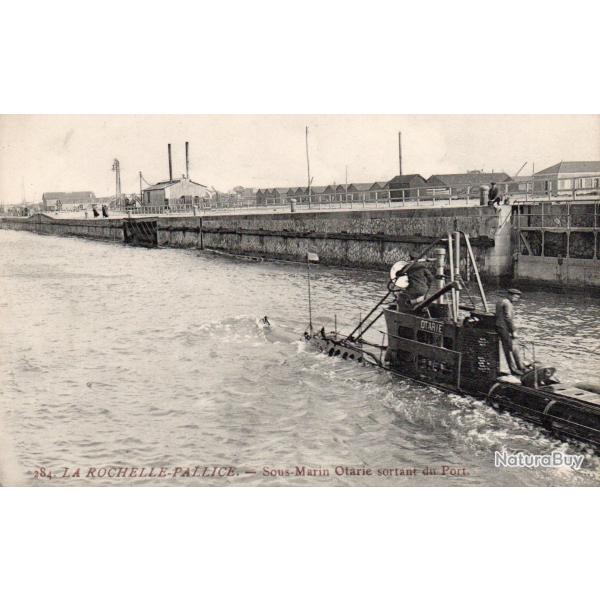 Carte postale repr�sentant le sous-marin Otarie sortant du port de La Rochelle-Pallice. -N�7620