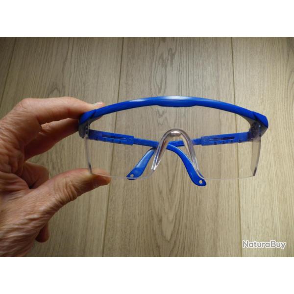 Paire de lunettes de protection