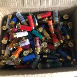 gros  lot  plus de 8kg de cartouches toutes marques tout plombs, tout gramage cal 12 port offert
