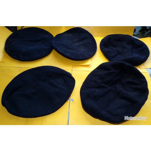 LOT DE 5 BERETS MILITAIRES  DE L'ARMEE FRANCAISE ,TAILLE 1 X 60 , 1 X 59 , 1 X 56 , 2 X 55 , ETAT  V