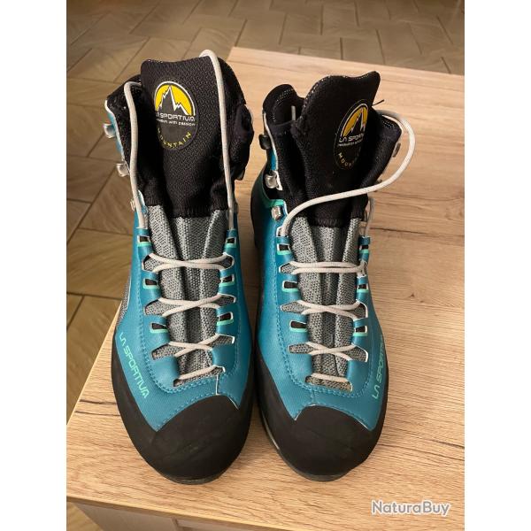 chaussures d'alpinisme / trekking La Sportiva (gamme Trango, Gore-Tex, semelle Vibram)