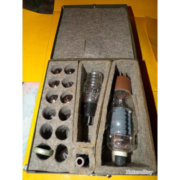 RADIO : BOITE AVEC TUBES RADIO POUR REPARATION RADIO ,POUR RADIOAMATEUR ,BON ETAT  VOIR PHOTOS . POU