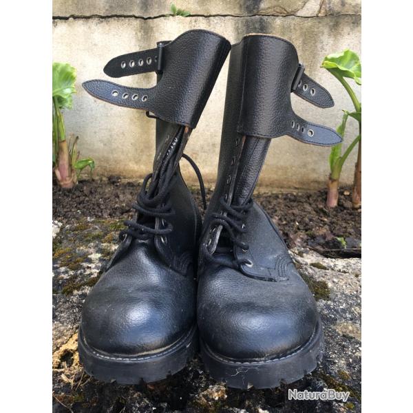 RANGERS  brodequins T 39  authentiques Arm�e Fran�aise cuir gothique chasse NEUVE