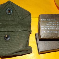 ARMEE AMERICAINE U.S : POCHETTE EN TISSU  AVEC PANSEMENT INDIVIDUEL ( FABRICATION ACME NEW YORK  ) A