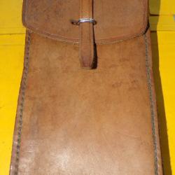 PORTE MAGASINS POUR  P.M MAT 49  EN CUIR BEIGE DE L'ARMEE DE TERRE DE L'ARMEE FRANCAISE,  PERIODE GU