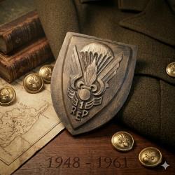 Blason d&eacute;coratif du premier r&eacute;giment &eacute;tranger parachutistes ( 14x11 cm )