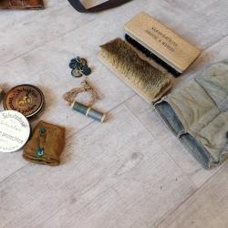 Ancien kit de nettoyage uniforme / chaussures, d'ordonnance suisse. Pour paquetage, sac &agrave; dos
