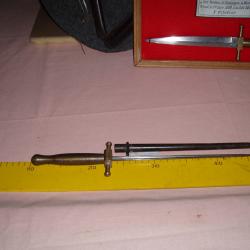 Poignard ou Couteau de combat REALISE avec une  LAME DE BAIONNETTE LEBEL avec Fourreau 1914/1918 .