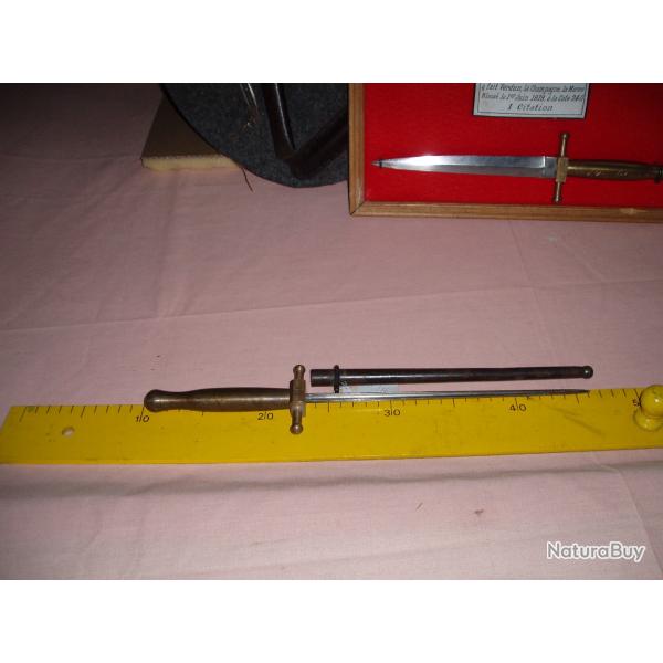 Poignard ou Couteau de combat REALISE avec une  LAME DE BAIONNETTE LEBEL avec Fourreau 1914/1918 .