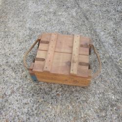 grande caisse bois munitions pour grenade &agrave; main 1988 &agrave; priori?