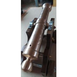 Canon d'artillerie a poudre noir