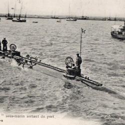 Carte Postale - Sous-Marin le "Lutin" sortant du Port -N&deg;7681