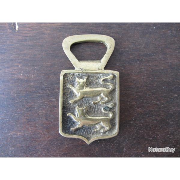 D�capsuleur en laiton 1960 - Armoiries de Normandie