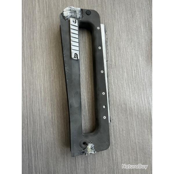 PGM FAMAS avec modifications rail