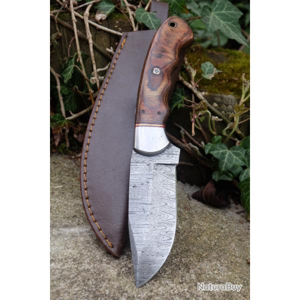 Skinner Couteau de Chasse Damas Lame 256 Couches Manche Bois Brown/Acier Fabric Artisanale Etui Cuir