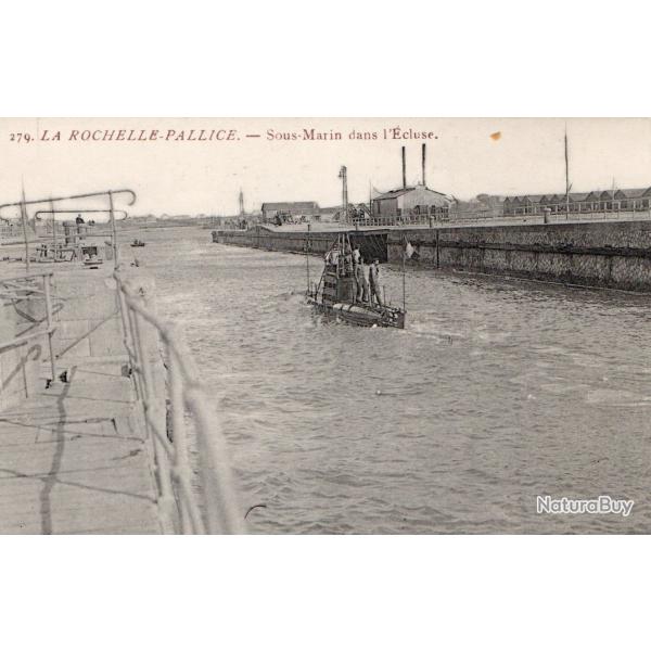 CPA -La Rochelle-Pallice Sous-Marin dans l'�cluse -N�7683