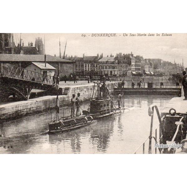 Carte Postale Ancienne - Dunkerque - Sous-Marin dans les �cluses -N�7690