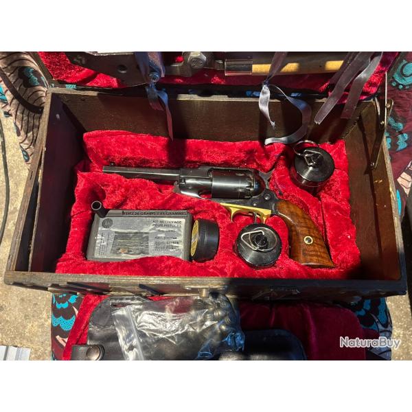 Pietta 1858 Sheriff modif + holster + barillet + moule ogivales + presse avec dosette + 250 amorces