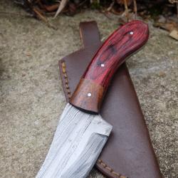 Couteau Skinner Damas Lame Upswept Acier 256 Couches Manche 2 Bois Etui Cuir Fabricat Artisanale01