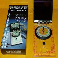 BOUSSOLE MIL-TEC ,&nbsp;BIVOUAC CAMPEMENT RANDONNEE, Dimensions 12,5 x 7 cm,Plaque transparente avec loup