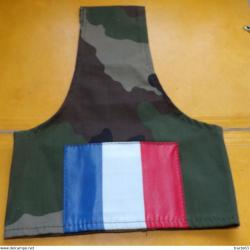 BRASSARD CAMOUFLE AVEC DRAPEAU DE L'ARMEE FRANCAISE , FABRICATION DE 1997 , ETAT NEUF VOIR PHOTO . P