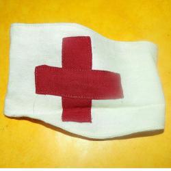 BRASSARD EN TISSU INFIRMIER OU INFIRMIERE ARMEE FRANCAISE , CROIX EN TISSU COUSU , BON ETAT VOIR PHO