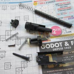 Lot de pieces Pt92/99 /Beretta 92 co2/gaz airsoft KWC (G8)
