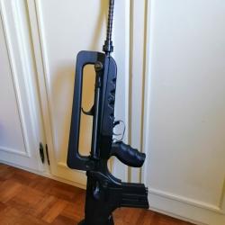 Famas f11 / 22lr avec 2 chargeurs.