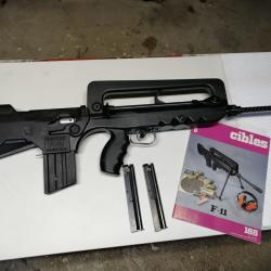 Famas f11 / 22lr avec 2 chargeurs.