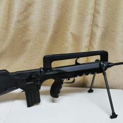 Famas f11 / 22lr avec 2 chargeurs.