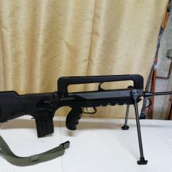 Famas f11 / 22lr avec 2 chargeurs.