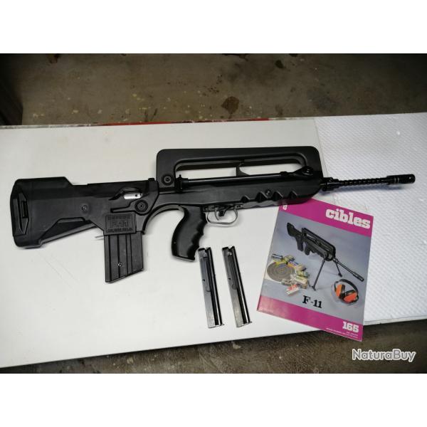 Famas f11 / 22lr avec 2 chargeurs.