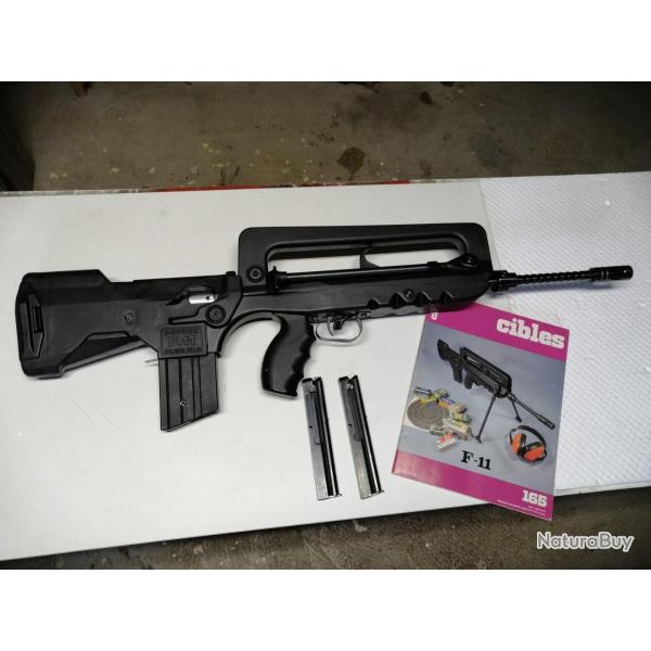 Famas f11 / 22lr avec 2 chargeurs.
