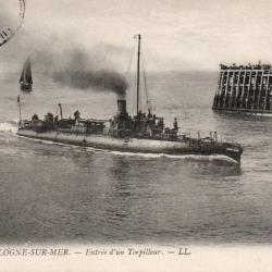 Carte postale Boulogne-sur-Mer - Entr&eacute;e d'un Torpilleur -N&deg;7703