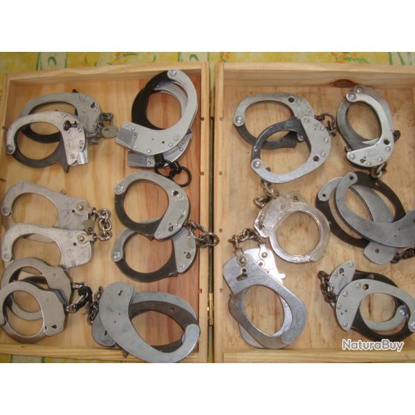LOT DE 13 PAIRES DE MENOTTES DIFFERENTE COLLECTOR