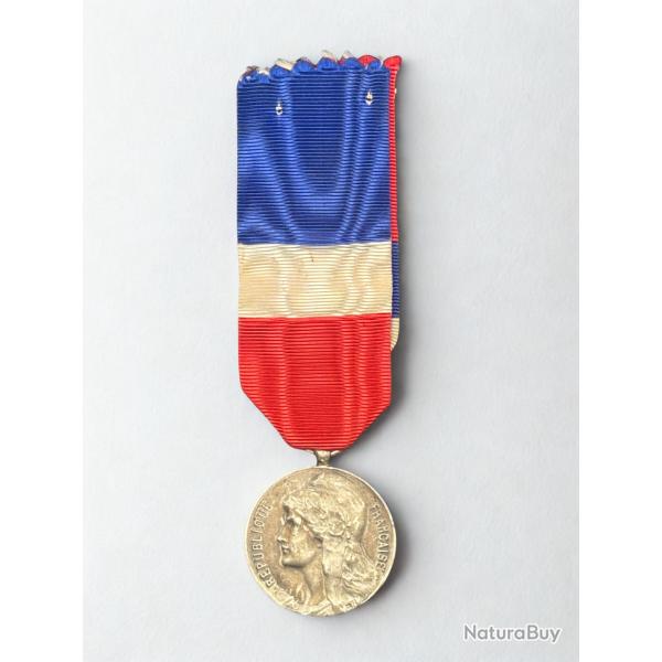 (118.001) M�daille d'honneur Commerce - Travail - Industrie