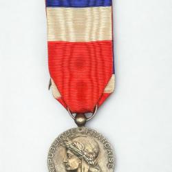 (118.002) M&eacute;daille d'honneur Commerce - Travail - Industrie